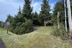 880 Wawona Ave SW, Ocean Shores, WA 98569 - Photo 1