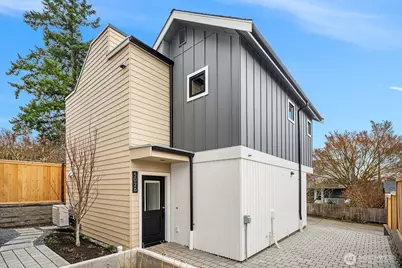 5026 35th Avenue NE, Seattle, WA 98105 - Photo 1