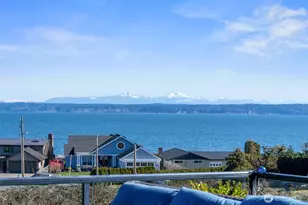 1433 Country Club Dr, Camano Island, WA 98282 - Photo 1