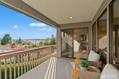 11640 100th Avenue NE #304, Kirkland, WA 98034 - Photo 1