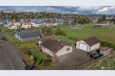 304 Oak Street, Aberdeen, WA 98520 - Photo 1