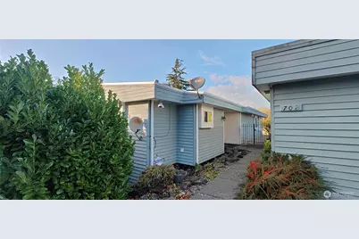 702 S 236th Street, Des Moines, WA 98198 - Photo 1