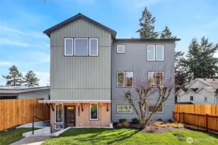 11738 23rd Ave NE, Seattle, WA 98125 - Photo 1