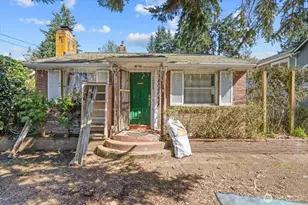 14022 Roslyn Pl N, Seattle, WA 98133 - Photo 1
