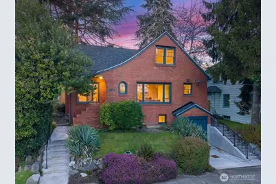6517 Fremont Avenue N, Seattle, WA 98103 - Photo 1