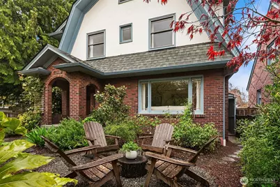 6058 34th Avenue NE, Seattle, WA 98115 - Photo 1