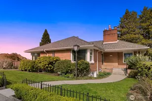 2462 36th Ave W, Seattle, WA 98199 - Photo 1