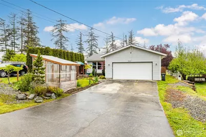 942 Walker Avenue, Oak Harbor, WA 98277 - Photo 1