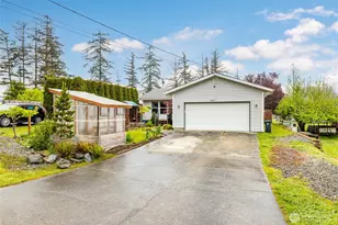942 Walker Ave, Oak Harbor, WA 98277 - Photo 1
