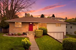 8818 2nd Ave NE, Seattle, WA 98115 - Photo 1