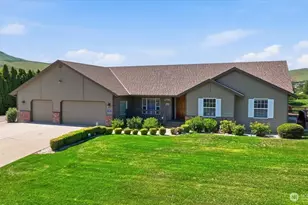 1790 Warm Springs Dr, Wenatchee, WA 98801 - Photo 1