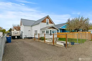 305 N Clark St, Kittitas, WA 98934 - Photo 1