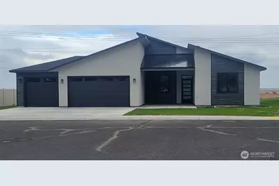 706 L Street NE, Ephrata, WA 98823 - Photo 1