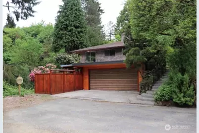 1104 N 6th Avenue, Kelso, WA 98626 - Photo 1