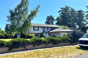 880 NW Illahee Dr, Oak Harbor, WA 98277 - Photo 1