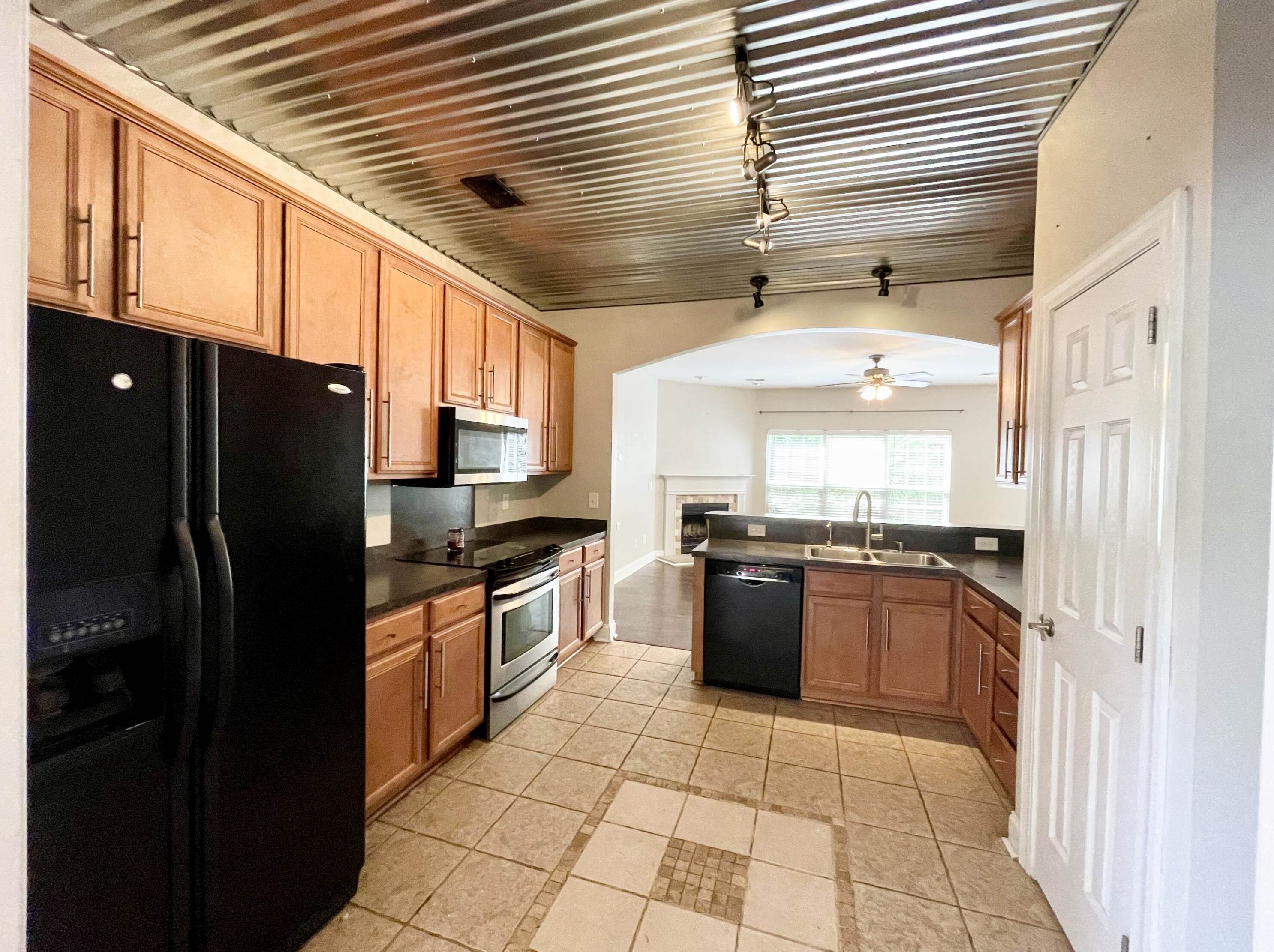 2045 Culloden Dr, Summerville, SC 29483