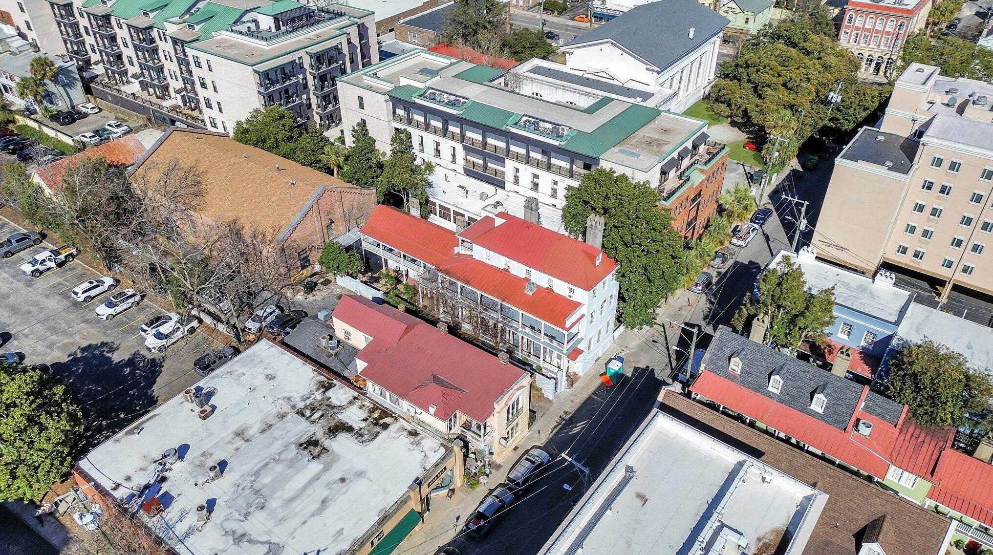80 Society St, Charleston SC  29401-1414 exterior