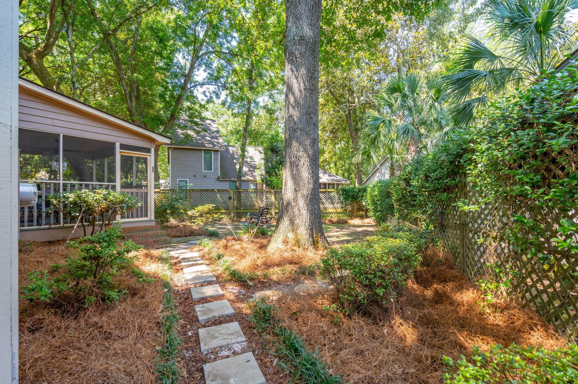 16 Arabian Dr, Charleston SC  29407-9678 exterior