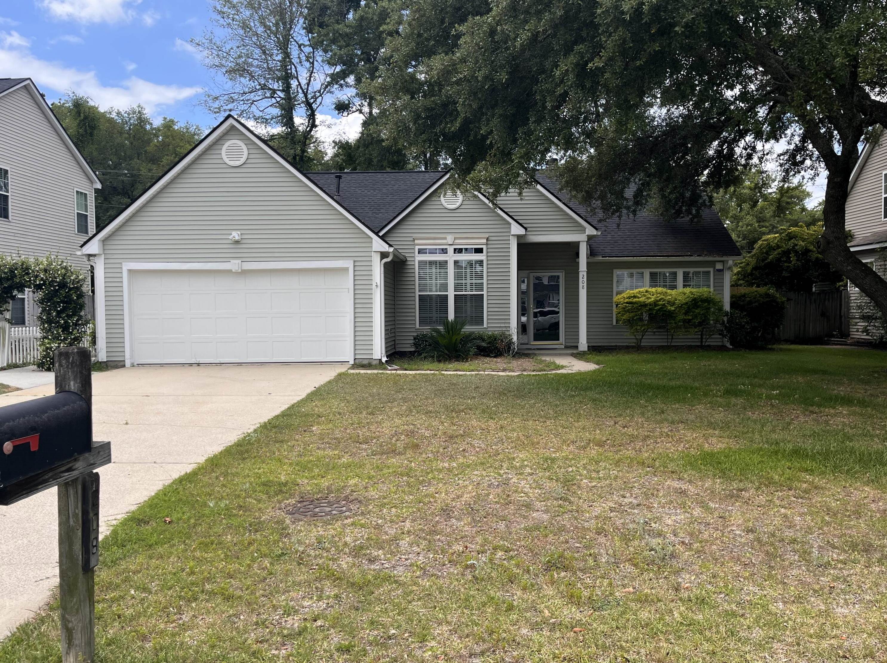 208 Evesham Dr, Summerville, SC 29485