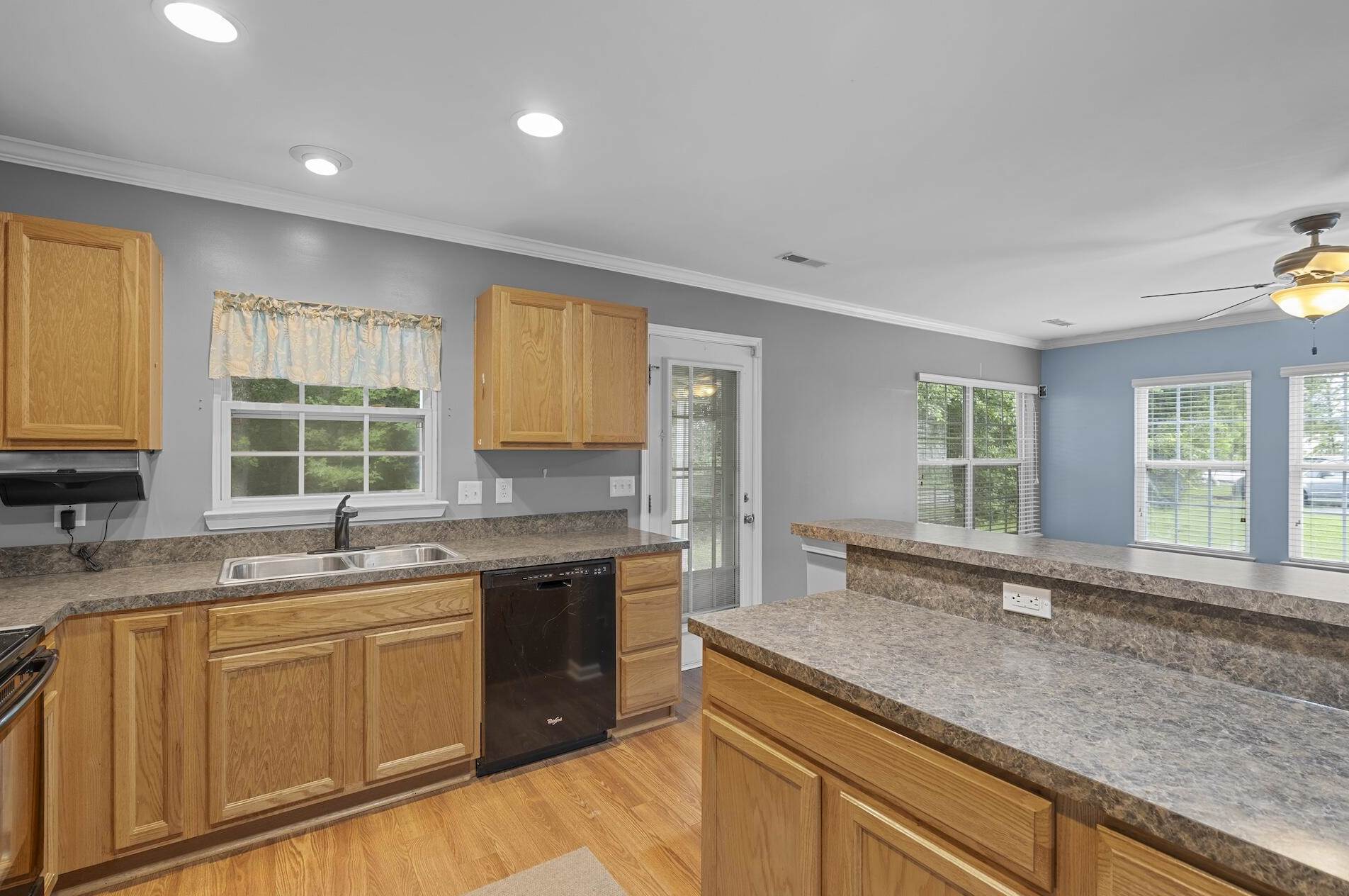 201 Jackson St, Charleston SC 29445-4701 exterior