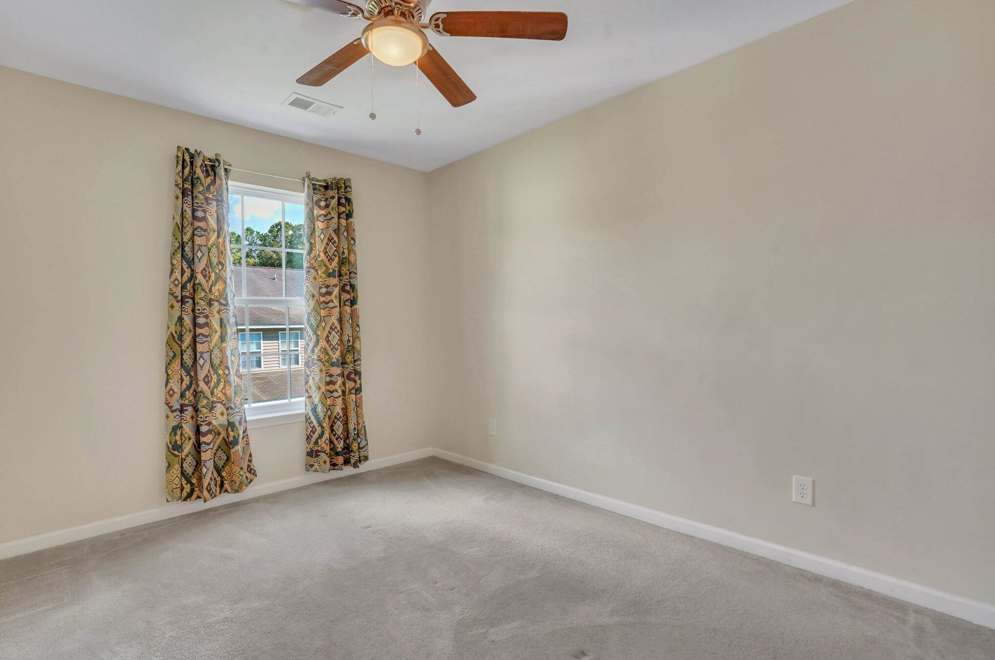 2504 Stadium Dr, Charleston SC  29406-6606 exterior