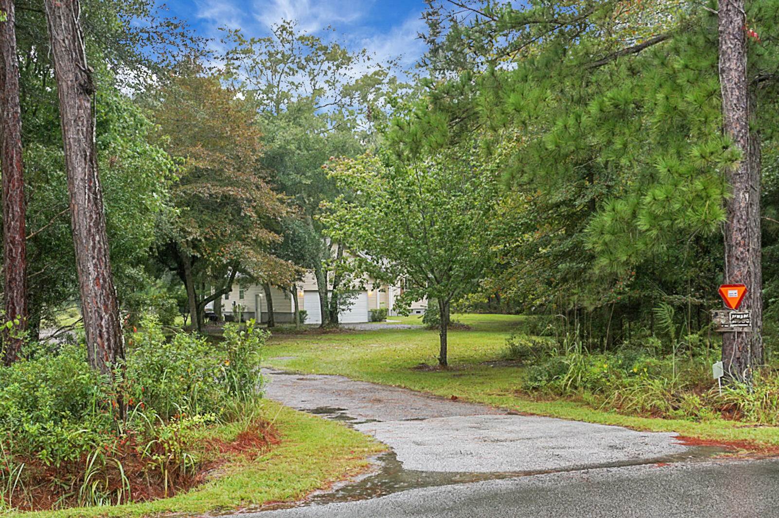 592 Powder Horn Rd, Dorchester, SC 29437