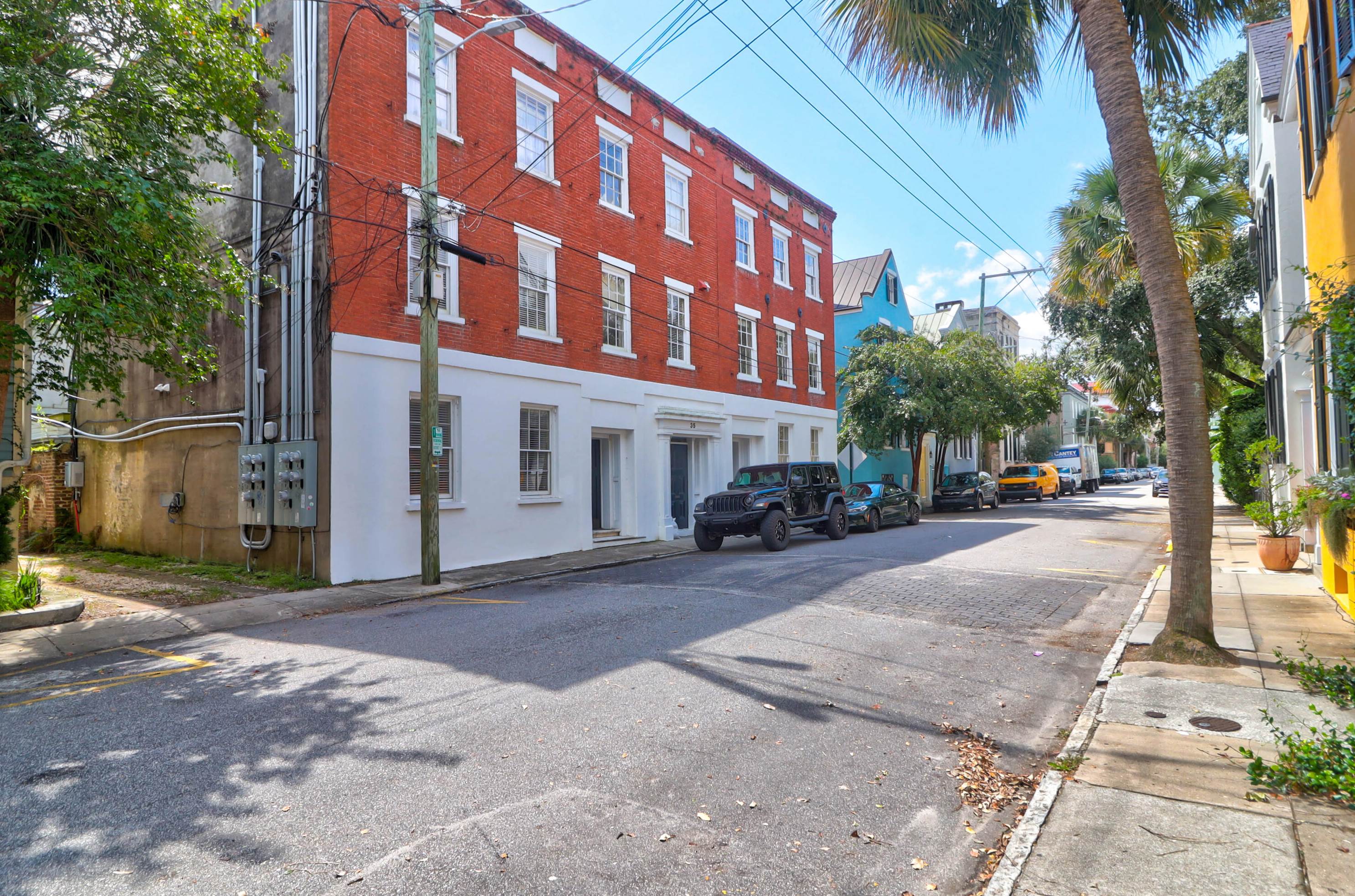 35 Society St, Charleston SC  29401-1675 exterior