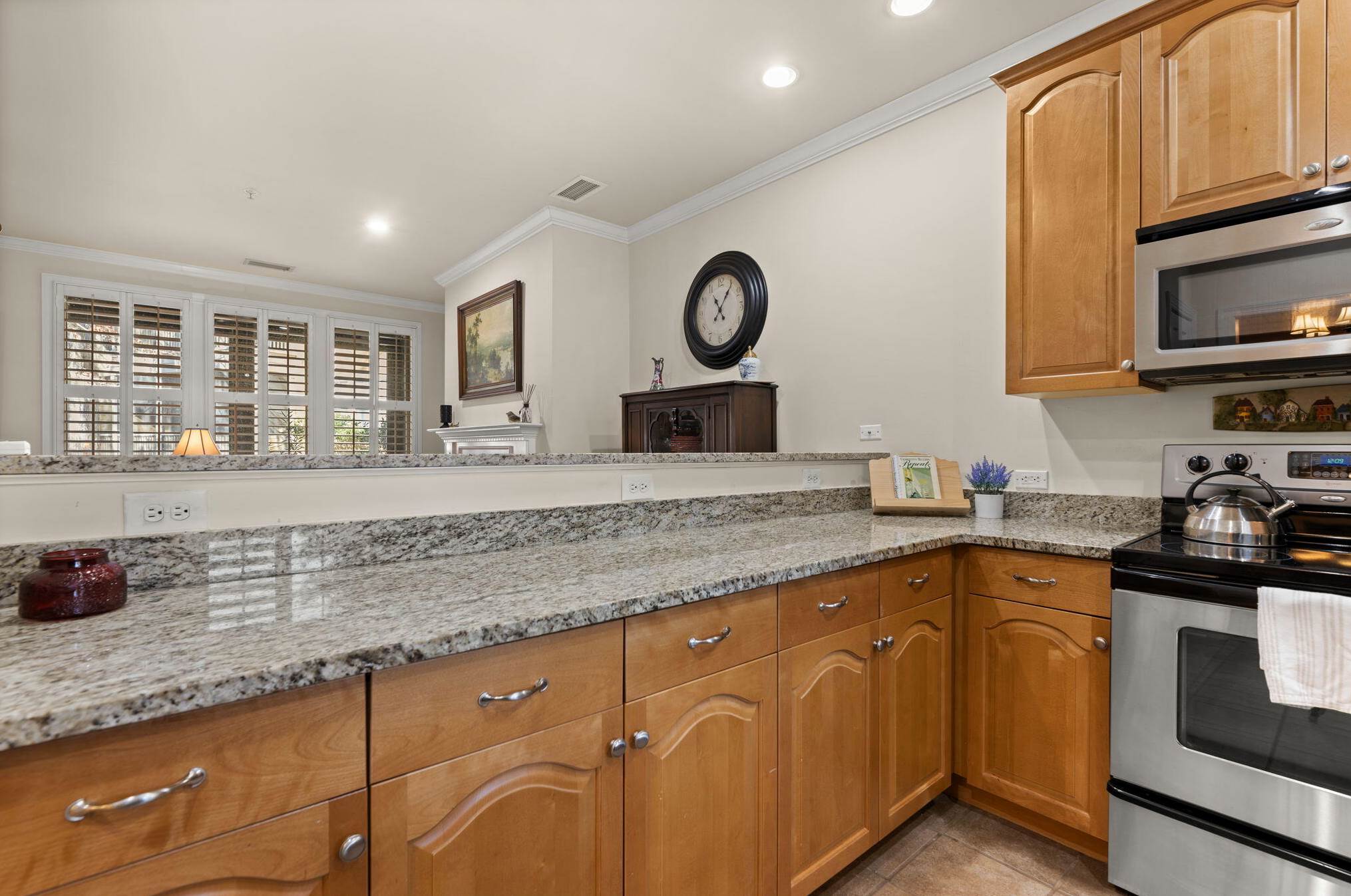 5559 Colonial Chatsworth Cir, Charleston SC  29418-2752 exterior