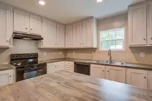 413 Peacock Ln, Summerville, SC 29486 - Photo 2