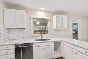 298 Summerset Ln, Summerville, SC 29483 - Photo 8