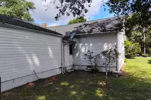 406 Thames St, Manning, SC 29102 - Photo 12