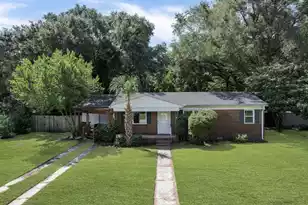 1749 Lady Ashley St, Charleston, SC 29412 - Photo 2