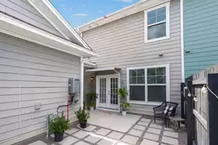 2064 Promenade Ct, Mount Pleasant, SC 29466 - Photo 4