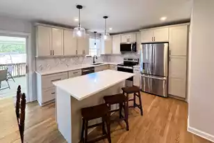 1261 Hampshire Rd, Charleston, SC 29412 - Photo 10