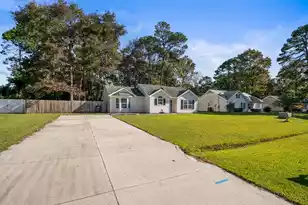 34 Pelican Cir, Beaufort, SC 29906 - Photo 2