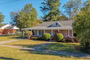 555 Barkley St, Elloree, SC 29047 - Photo 1