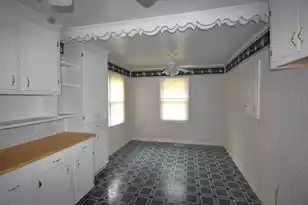 220 Fender St, Walterboro, SC 29488 - Photo 6