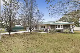 402 Chippendale Ln, Bonneau, SC 29431 - Photo 2