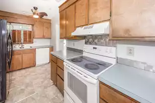 305 Chessington Cir, Summerville, SC 29485 - Photo 6