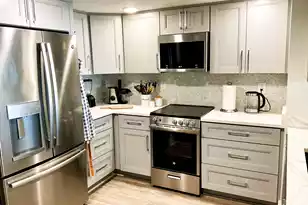 14 Lockwood Dr, Charleston, SC 29401 - Photo 4