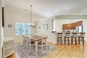 1485 Oakhurst Dr, Mount Pleasant, SC 29466 - Photo 10