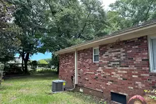 1056 Yorktown Dr, Charleston, SC 29412 - Photo 2