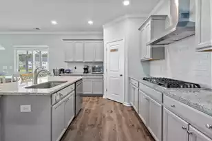 721 Redbud Ln, Summerville, SC 29486 - Photo 6