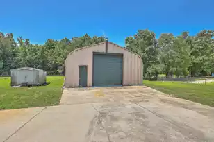 395 Summerset Ln, Summerville, SC 29483 - Photo 8