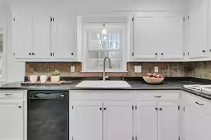 404 Forest Cir, Summerville, SC 29483 - Photo 4