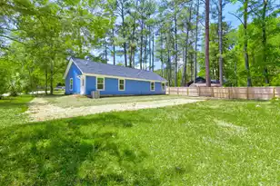 207 Woodlawn St, Walterboro, SC 29488 - Photo 12