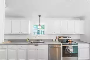 118 Regent St, Summerville, SC 29483 - Photo 2