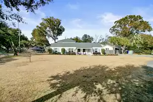 8 Vincent Dr, Mount Pleasant, SC 29464 - Photo 4