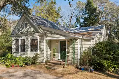 207 Carolina Avenue W, Summerville, SC 29483 - Photo 2