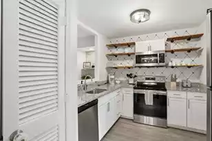 629 Baytree Ct, Mount Pleasant, SC 29464 - Photo 10